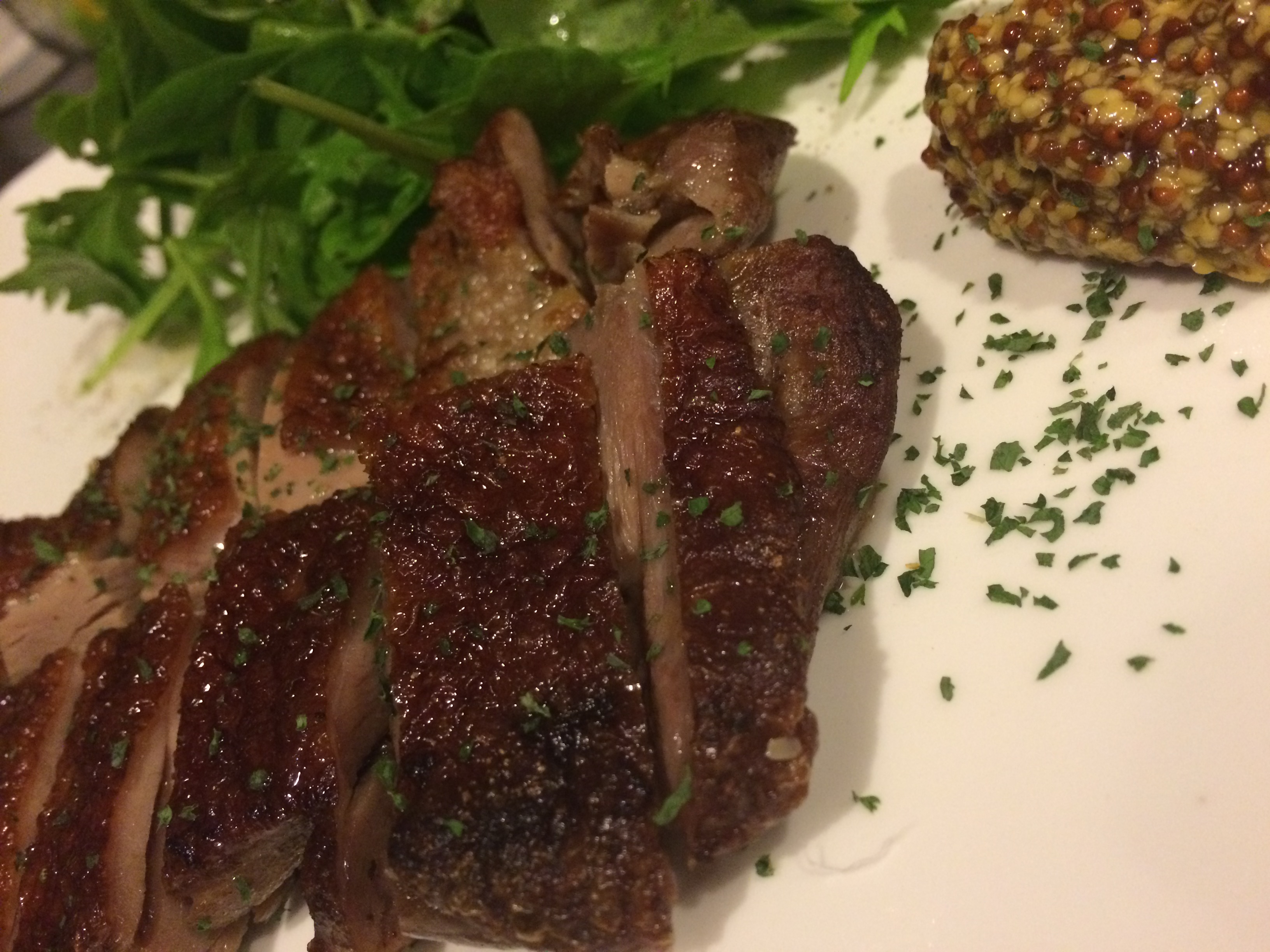 シャラン産　鴨モモ肉のコンフィ